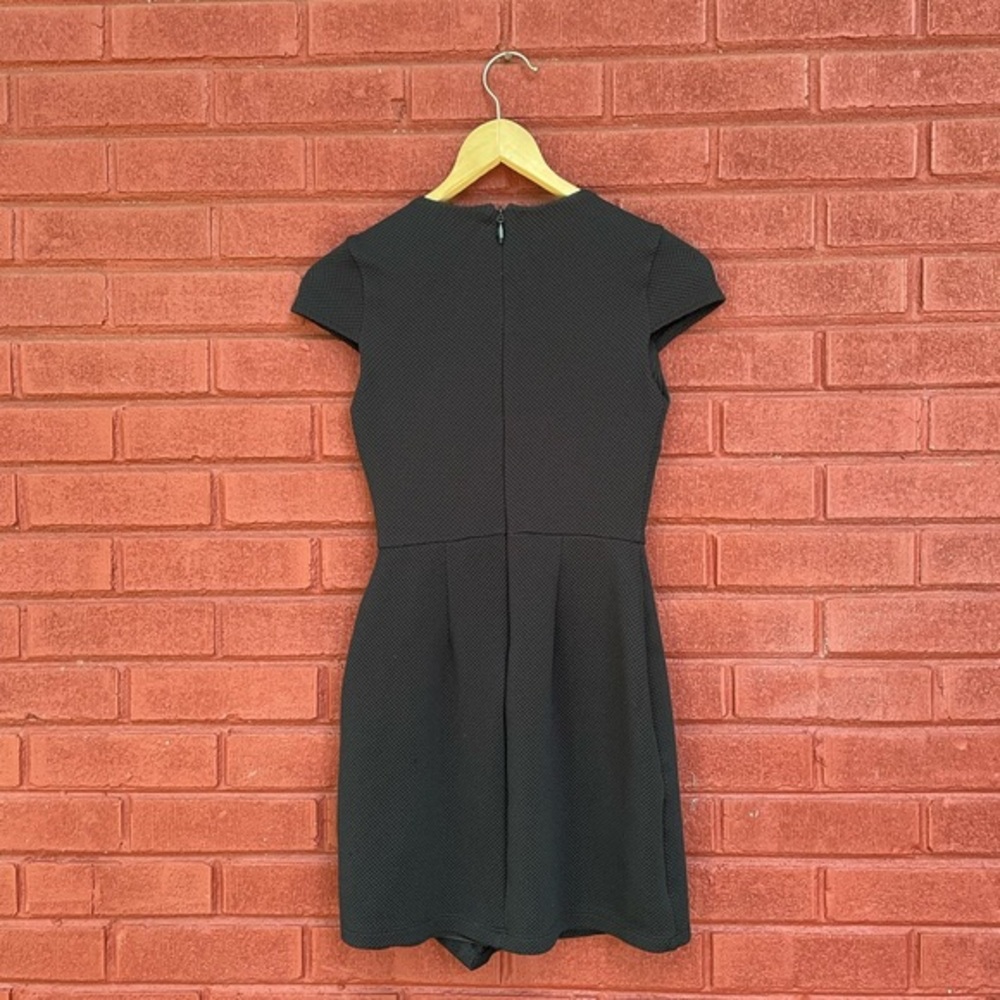 $20 flash sale! BeBe asymmetrical cap sleeve quilted black mini dress  XS - Picture 4 of 7